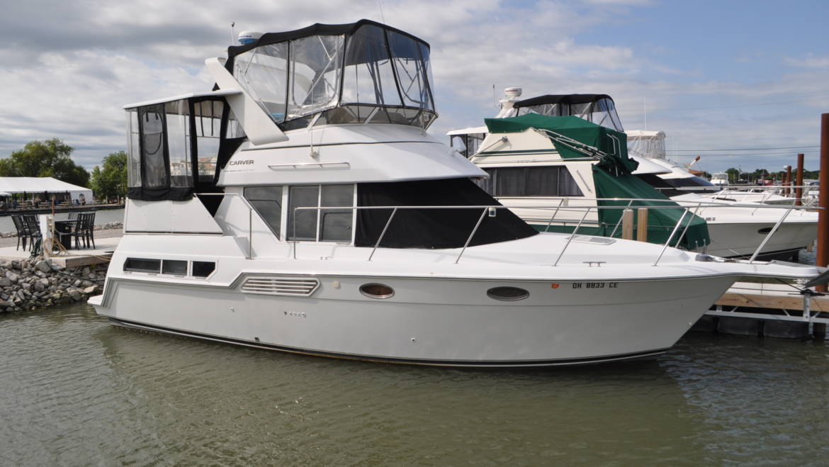 1998 32′ Carver 325Aft