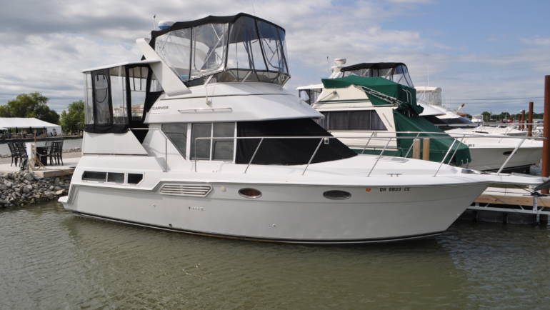 1998 32′ Carver 325Aft