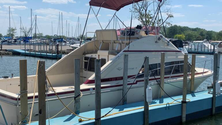 1983 30′ Bertram Flybridge Cruiser