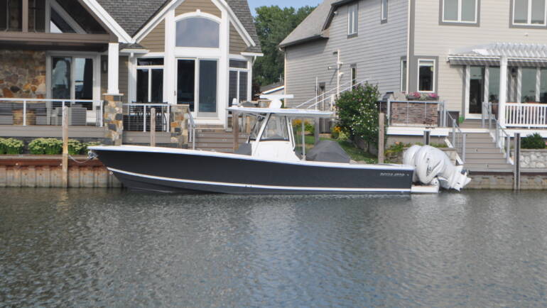 2023 34 Regulator with SeaKeeper