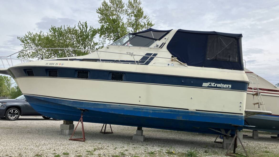 1985 33′ Cruisers 336 Ultra Vee