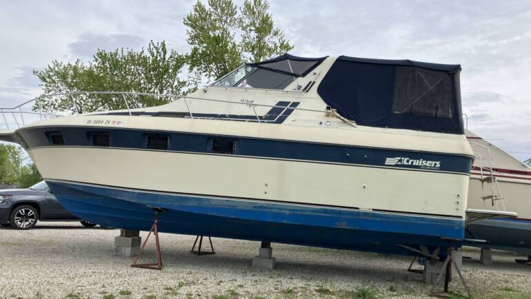 1985 33′ Cruisers 336 Ultra Vee