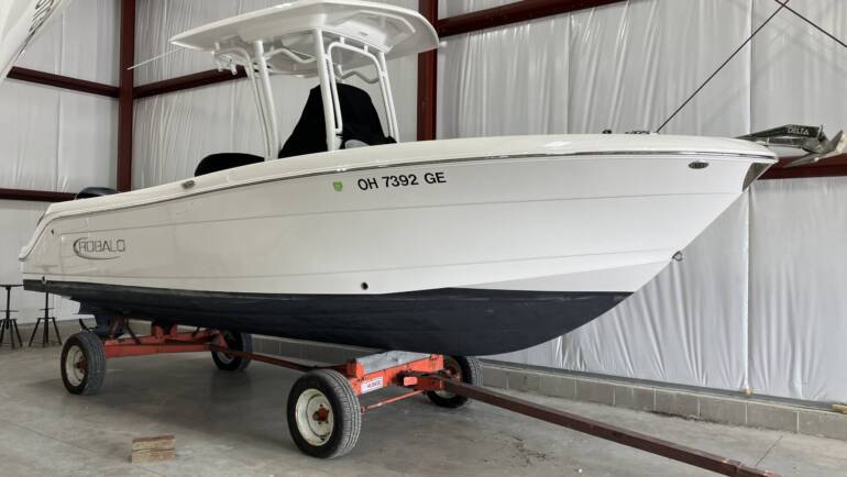 2021 24′ Robalo R242 CC