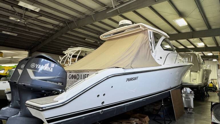 2018 37′ Pursuit OS 355