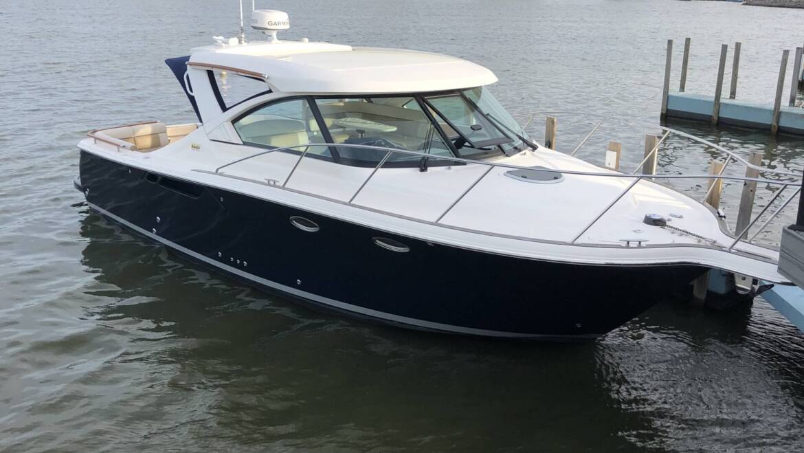 2012 31′ Tiara 3100 Coronet