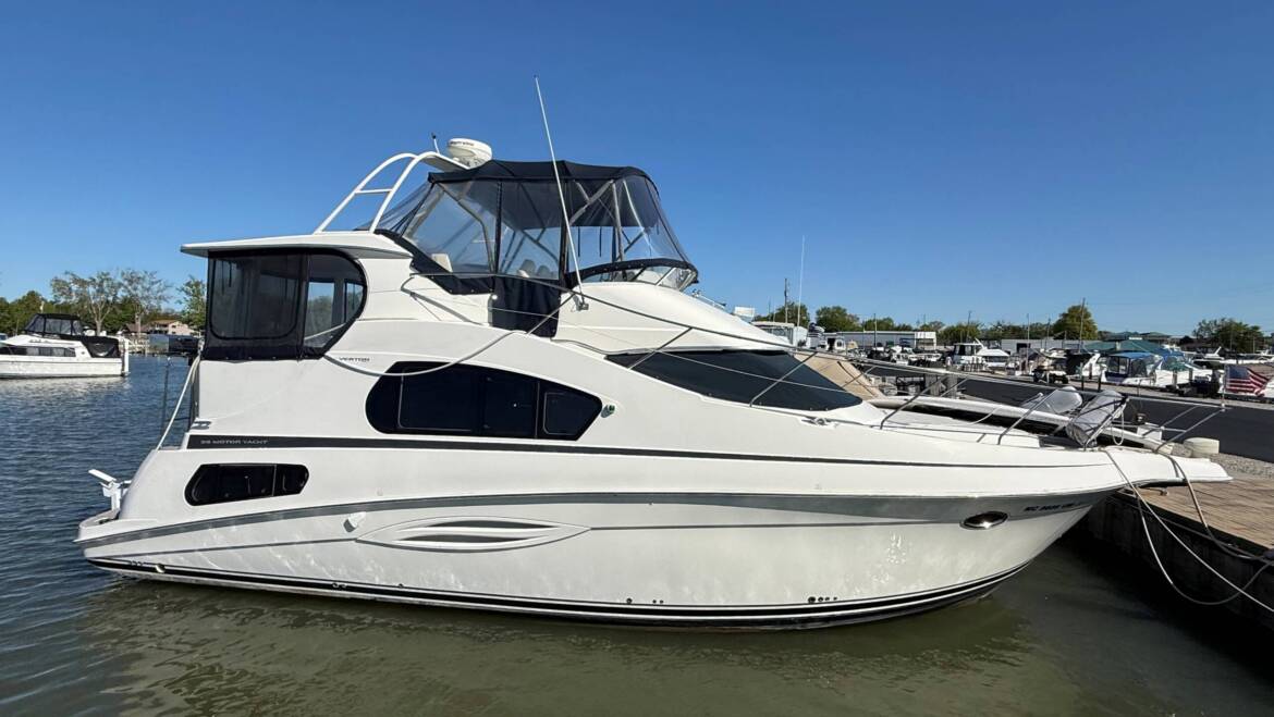 2002 Silverton 39 Motor Yacht – Bow Thruster, Generator, Freshwater Boat