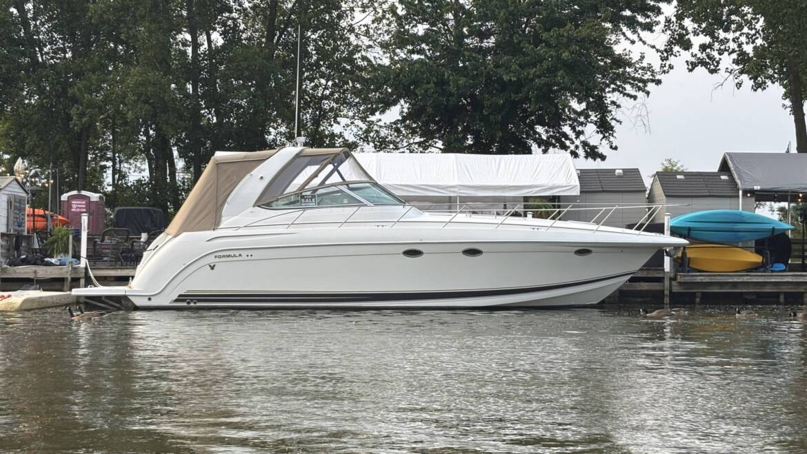 37 ft 2001 Formula 37 Performance Cruiser,