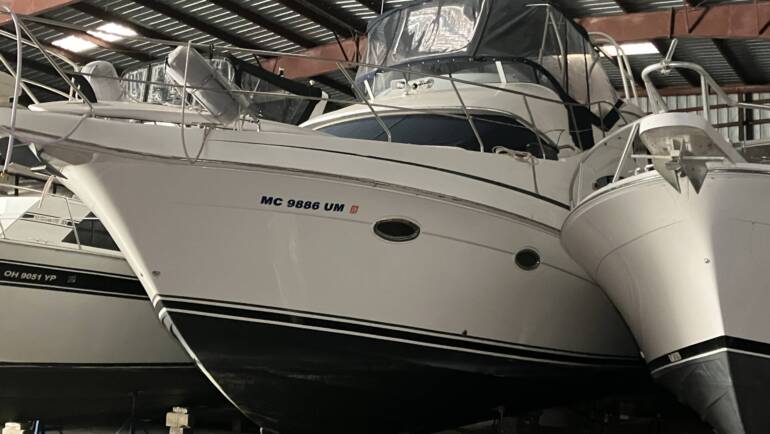 2002 Silverton 39 Motor Yacht – Bow Thruster, Generator, Freshwater Boat